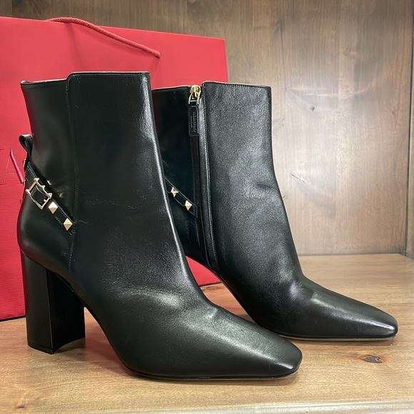 Valentino Garavani Rockstud square toe ankle boot in nappa - Picture 13 of 15